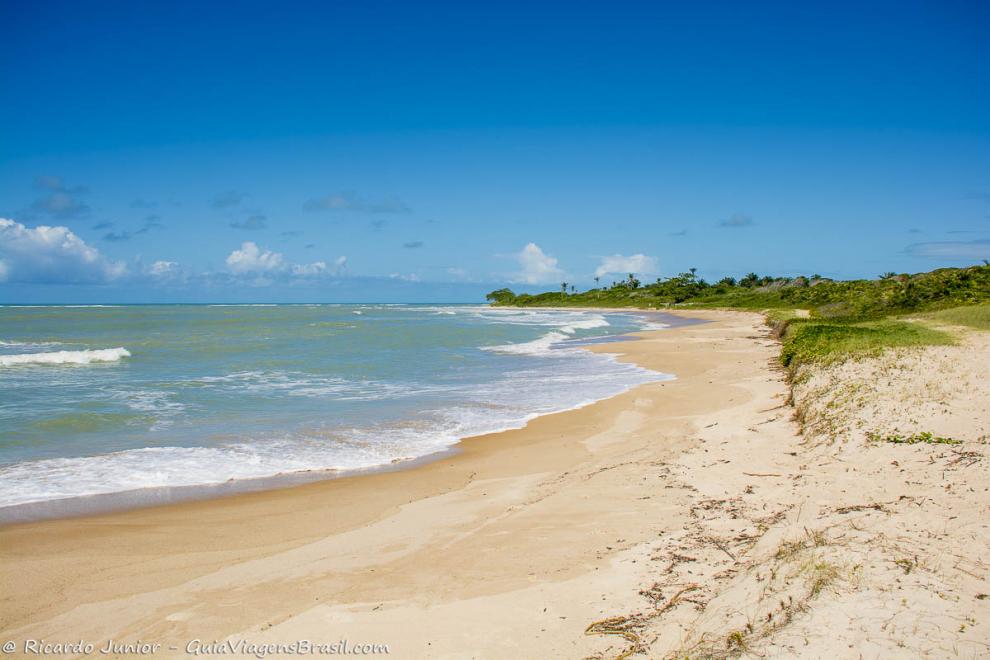 Imagem da linda e deserta Praia Ponta de Itaquena.